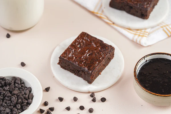 Indulge in the timeless delight of our Classic Brownie — perfectly baked with a crisp top and a dense, fudgy center.best cake shop in kuruva