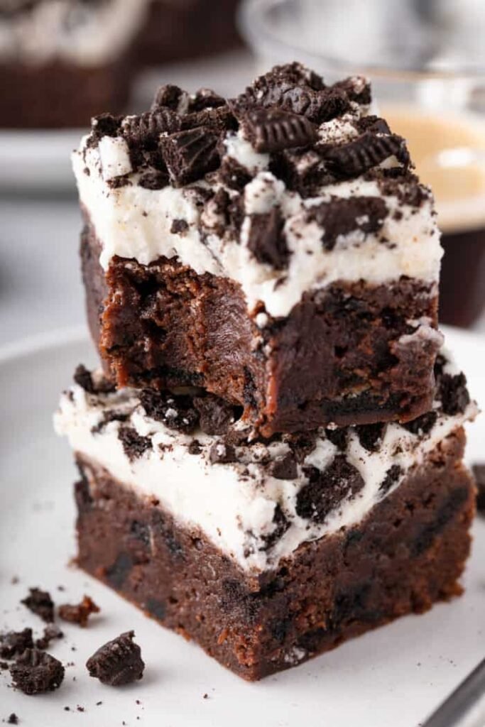 Rich, gooey brownie layered with chunks of Oreo cookies, blending fudgy chocolate with creamy cookie crunch in every bite..best cake shop in kuruva